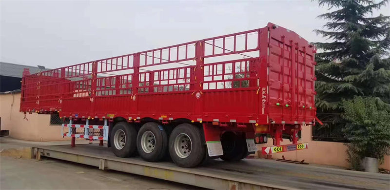 仓栅式运输半挂车